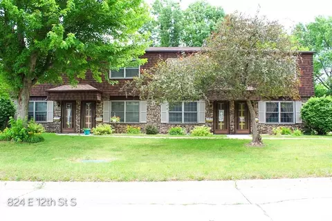 824 E 12th St S, Newton, IA 50208