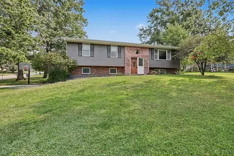 1020 Park Ln, Pella, IA 50219