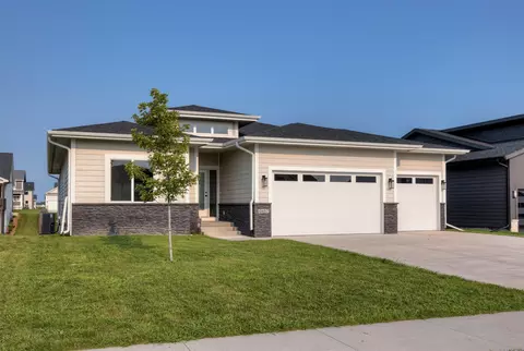 4657 179th St, Urbandale, IA 50323