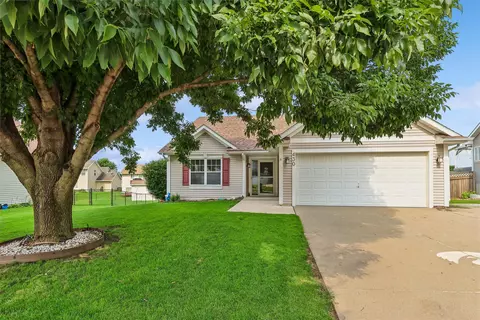 430 NE 60th St, Pleasant Hill, IA 50327