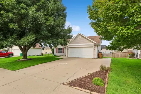 430 NE 60th St, Pleasant Hill, IA 50327