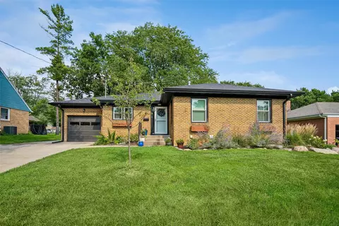 917 14th St, West Des Moines, IA 50265