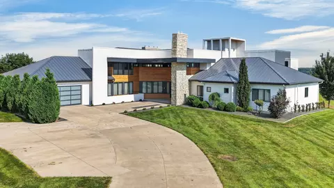 31600 Silverado Ln, Waukee, IA 50263
