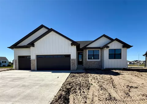 2512 NW North Creek Ct, Ankeny, IA 50023