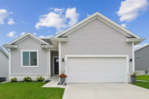 2945 Primrose Ln, Pella, IA 50219