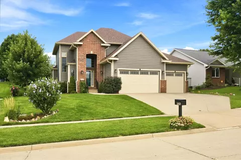 5450 Greenwood Ave, Pleasant Hill, IA 50327