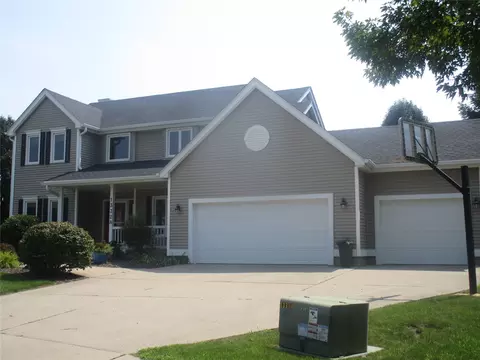 13328 Rocklyn Dr, Urbandale, IA 50323