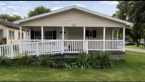 255 N Chestnut Ave, Earlham, IA 50072