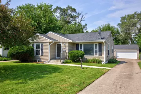 1820 62nd St, Des Moines, IA 50322