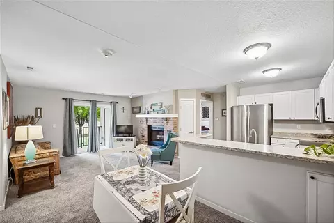 4821 86th St #10, Urbandale, IA 50322