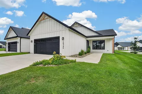 18346 Dooley Dr, Clive, IA 50325