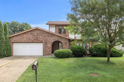3917 Mary Lynn Dr, Urbandale, IA 50322
