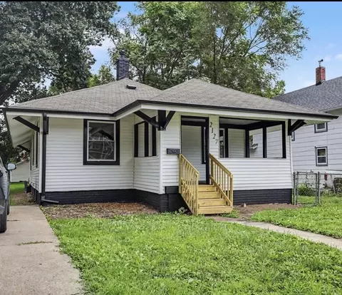 2127 E 13th St, Des Moines, IA 50316