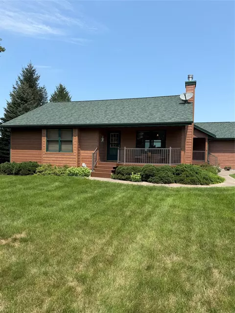 201 385th Ave, Grinnell, IA 50112