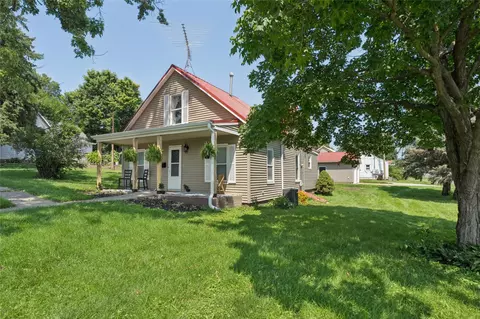 1109 E Montgomery St, Knoxville, IA 50138