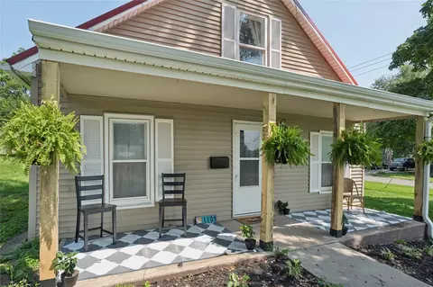 1109 E Montgomery St, Knoxville, IA 50138