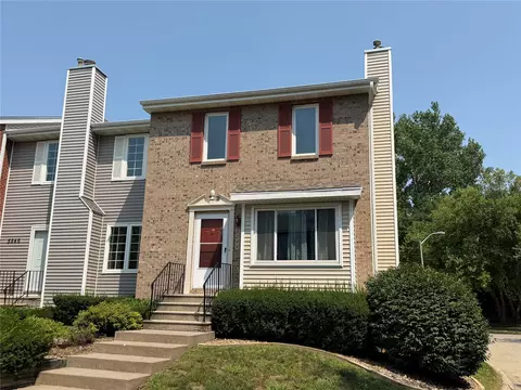 5248 Meredith Dr, Des Moines, IA 50310