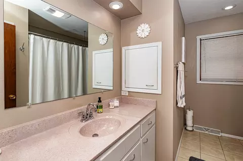 Bath - 3220 Diamond St, Ames, IA 50010 photo 1 of 2