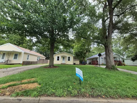 1321 E 27th St, Des Moines, IA 50317