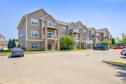 8350 Ep True Pkwy #3204, West Des Moines, IA 50266