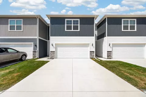 14215 Bentwood Dr, Urbandale, IA 50323