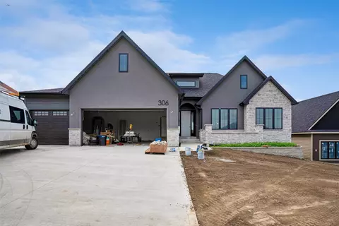 306 Emmett Ct, Norwalk, IA 50211