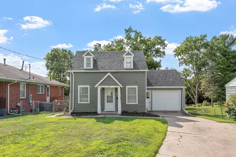 1230 60th St, Des Moines, IA 50311