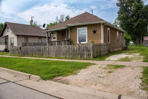 210 N 7th Ave, Marshalltown, IA 50158