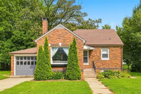 908 Elm St, Grinnell, IA 50112