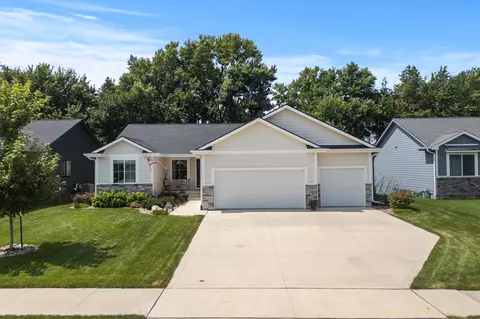1127 Timber Ridge Dr, Norwalk, IA 50211
