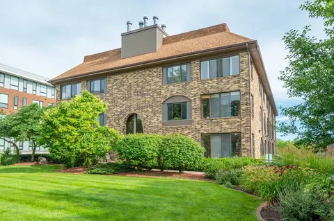3667 Grand Ave #2, Des Moines, IA 50312