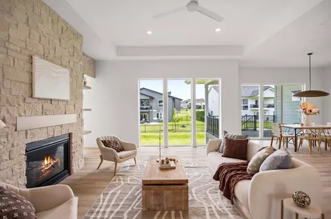 17212 Springbrook Trl, Urbandale, IA 50323