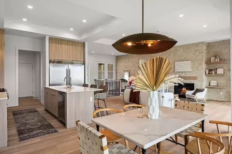 17212 Springbrook Trl, Urbandale, IA 50323
