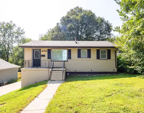 2820 Oxford St, Des Moines, IA 50313