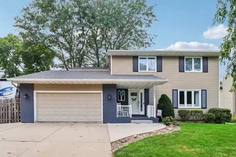 5905 Crabapple Ln, Johnston, IA 50131