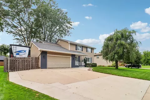 5905 Crabapple Ln, Johnston, IA 50131