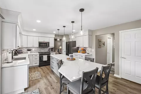 5905 Crabapple Ln, Johnston, IA 50131