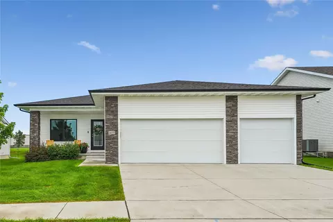 6649 NE 12th Ct, Des Moines, IA 50313