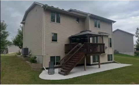 5833 Pine Ct, Johnston, IA 50131