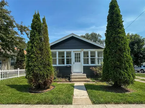 1719 E 24th St, Des Moines, IA 50317