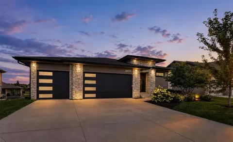 2609 NW Rockwood Ln, Grimes, IA 50111