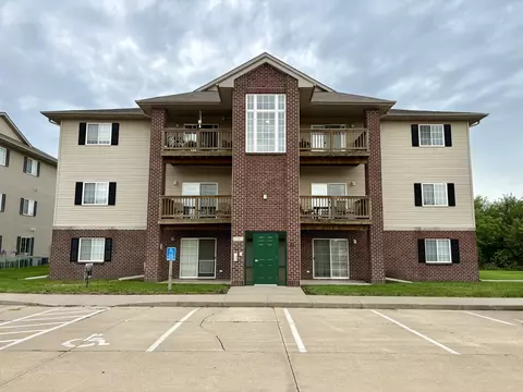 1265 SE 6th St #102, Grimes, IA 50111