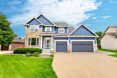 8340 Parkside Cir, West Des Moines, IA 50266