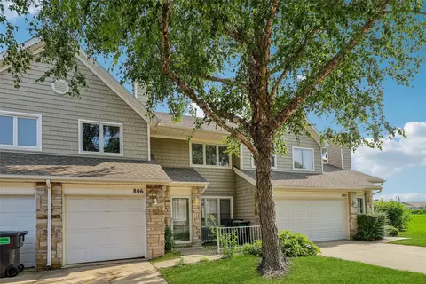 811 Burr Oaks Dr #806, West Des Moines, IA 50266