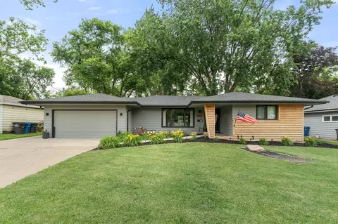 4031 42nd St, Des Moines, IA 50310