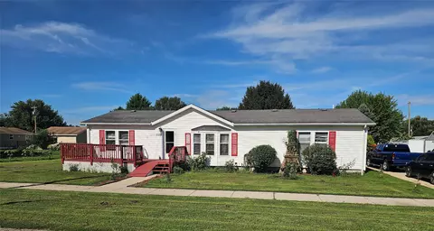 1115 W 8th St, Perry, IA 50220