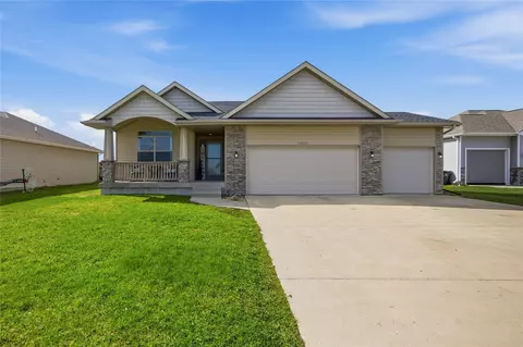 1011 NW 37th St, Ankeny, IA 50023