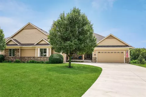 14114 Timberline Dr, Urbandale, IA 50323