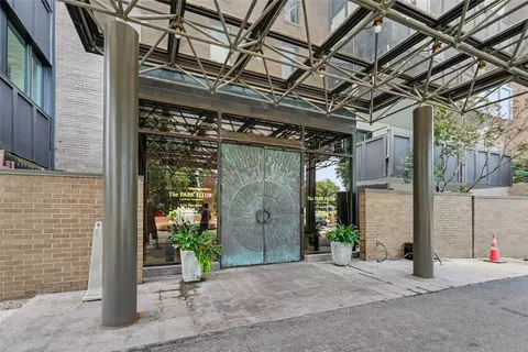 3131 Fleur Dr #206, Des Moines, IA 50321