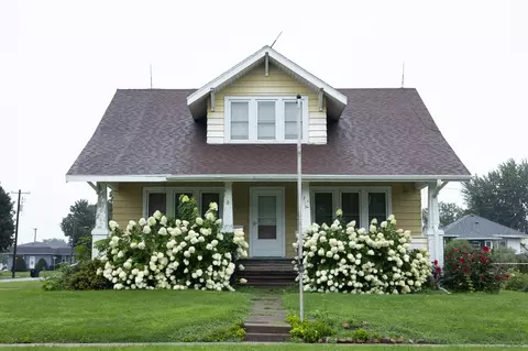 213 2nd St, Clutier, IA 52217